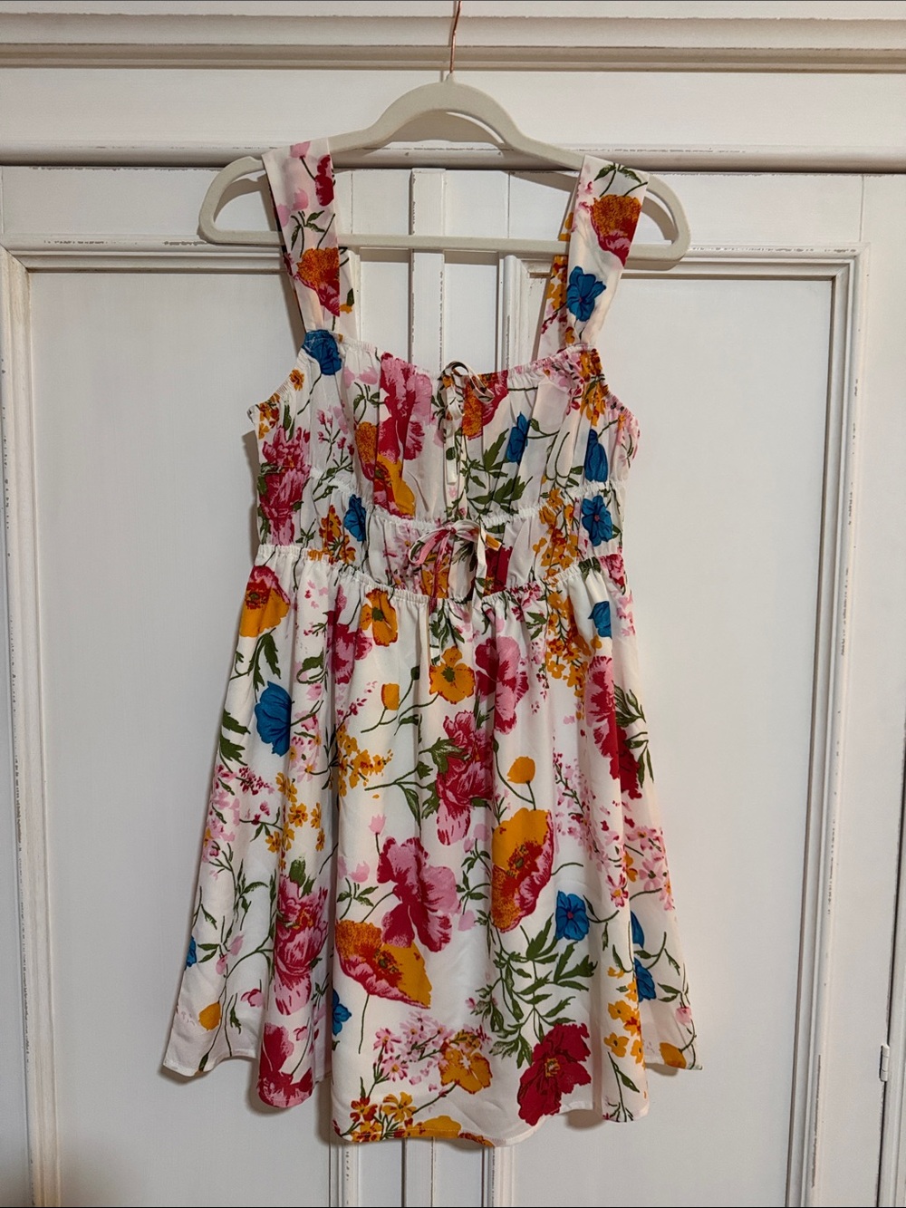 NWT women’s CUPSHE White Floral Sundress with Pink, Yellow & Blue Flowers